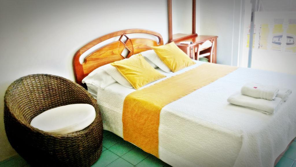 Hostal Costa Del Pacifico ปูแอร์โตอาโยรา ภายนอก รูปภาพ