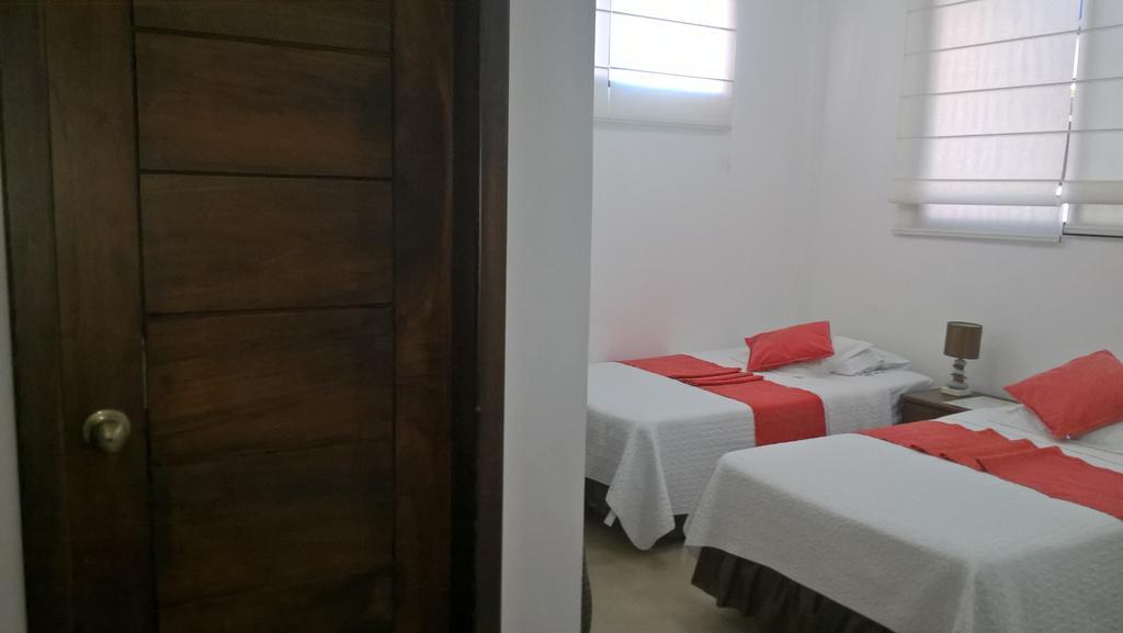 Hostal Costa Del Pacifico ปูแอร์โตอาโยรา ภายนอก รูปภาพ