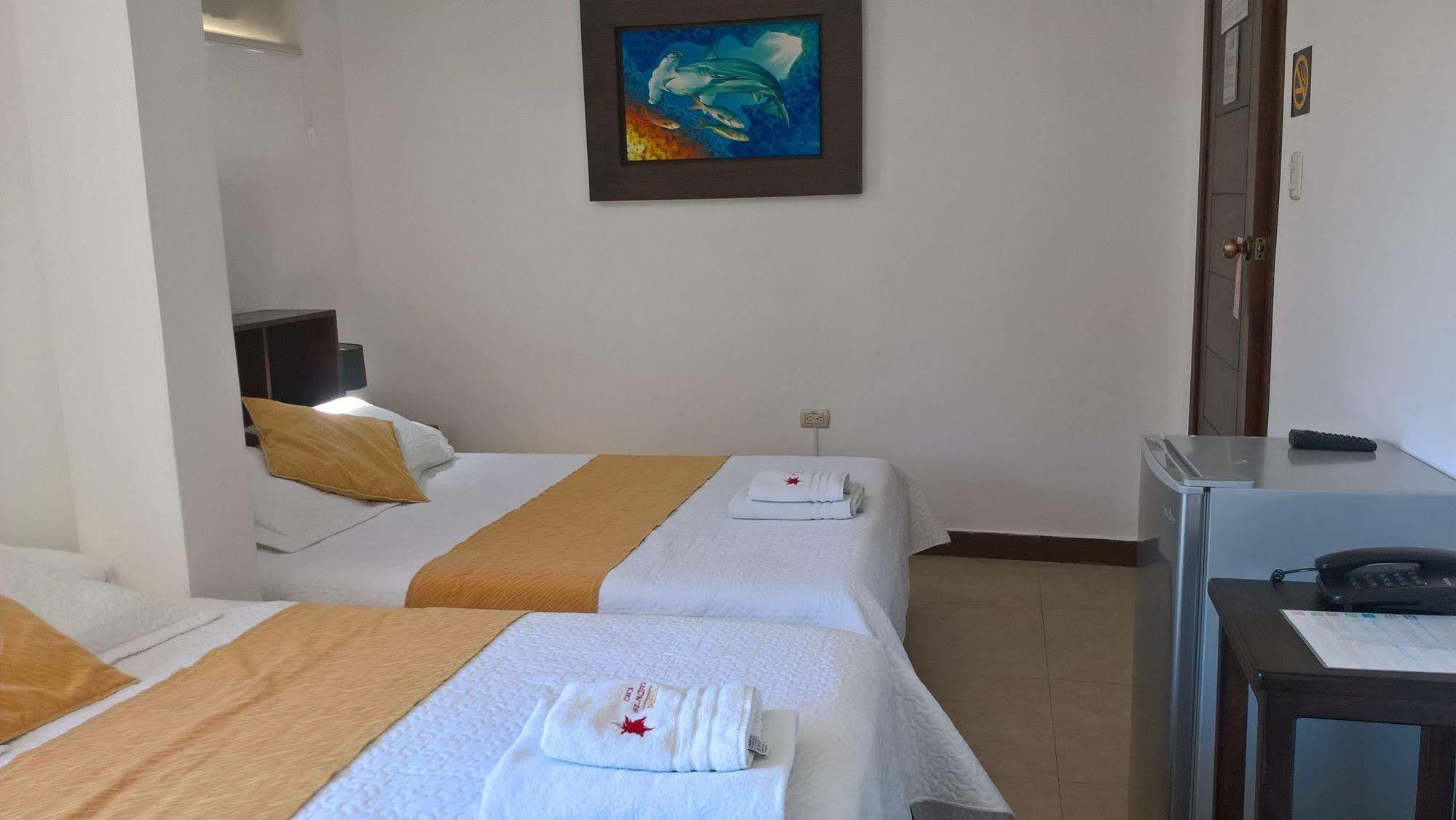 Hostal Costa Del Pacifico ปูแอร์โตอาโยรา ภายนอก รูปภาพ
