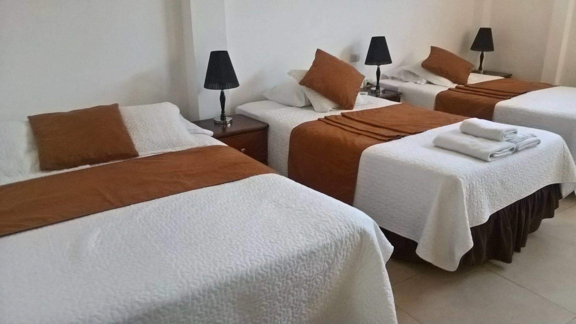 Hostal Costa Del Pacifico ปูแอร์โตอาโยรา ภายนอก รูปภาพ